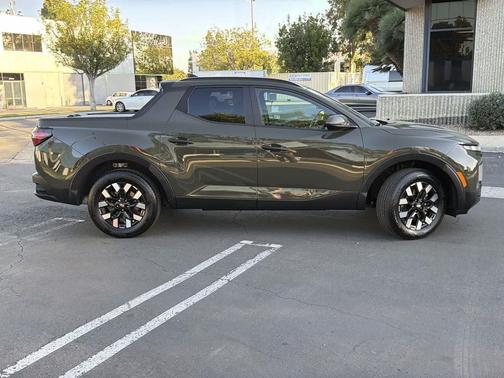 2025 Hyundai SANTA CRUZ SEL Activity