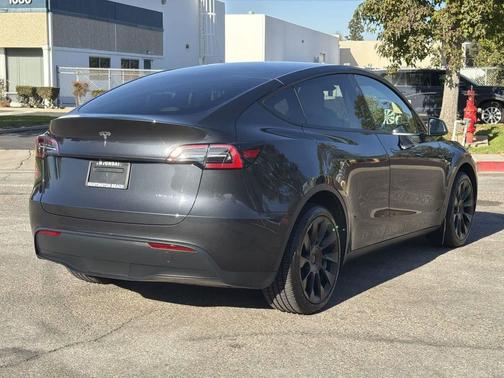 2024 Tesla Model Y Long Range Dual Motor All-Wheel Drive