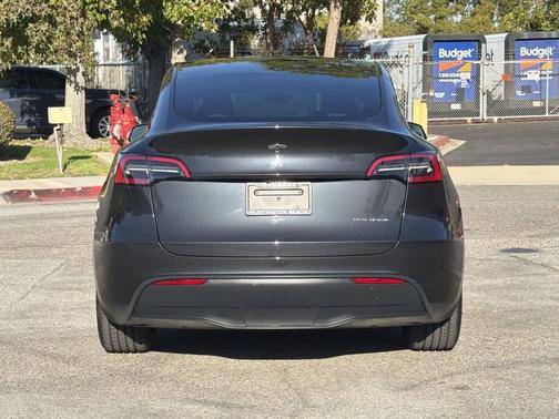 2024 Tesla Model Y Long Range Dual Motor All-Wheel Drive