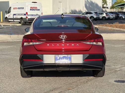 2025 Hyundai ELANTRA SEL