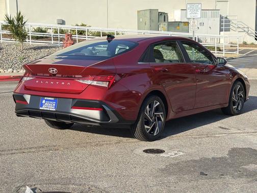 2025 Hyundai ELANTRA SEL