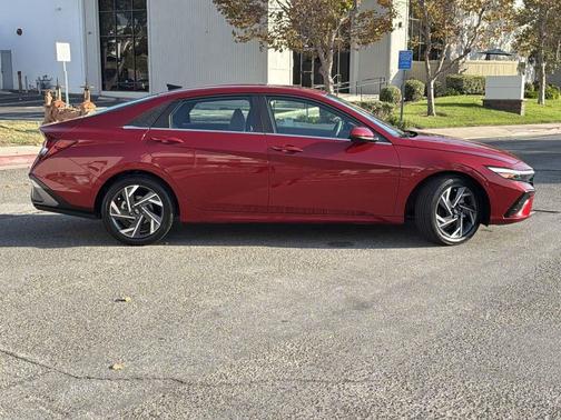 2025 Hyundai ELANTRA SEL