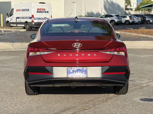 2025 Hyundai ELANTRA SEL