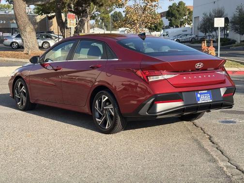 2025 Hyundai ELANTRA SEL