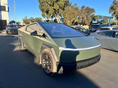 2025 Tesla Cybertruck All-Wheel Drive