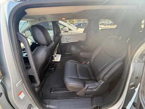 2025 Toyota Sienna LE