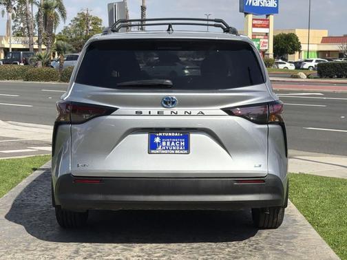 2025 Toyota Sienna LE