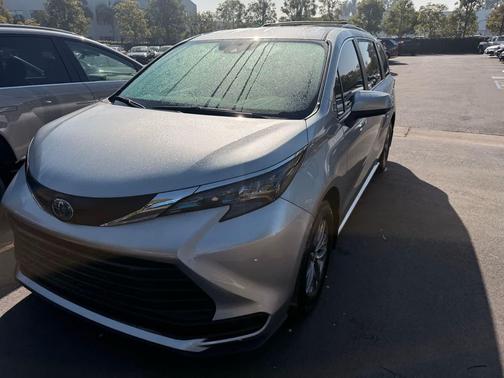 2025 Toyota Sienna LE