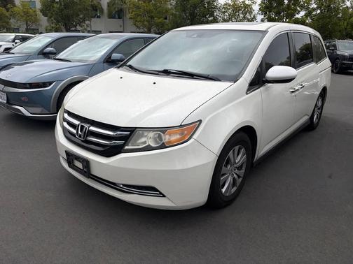 White Diamond Pearl 2016 Honda Odyssey