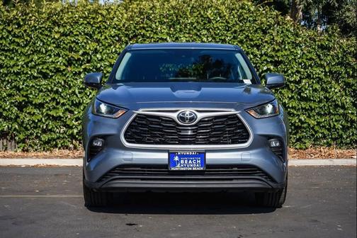 Moon Dust 2021 Toyota Highlander LE