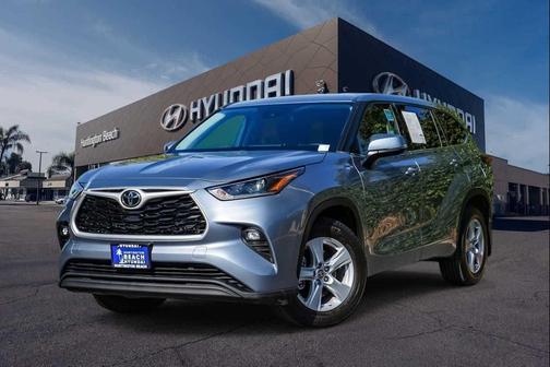 Moon Dust 2021 Toyota Highlander LE