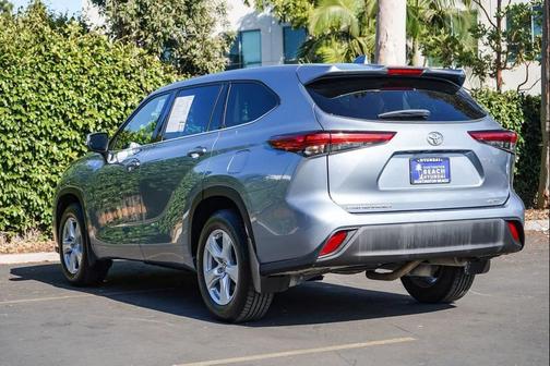 Moon Dust 2021 Toyota Highlander LE
