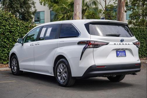 Ice Cap 2024 Toyota Sienna LE