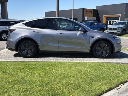 Quicksilver 2026 Tesla Model Y AWD