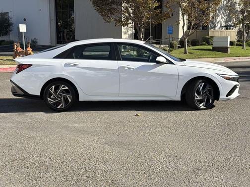 2025 Hyundai ELANTRA HEV Limited