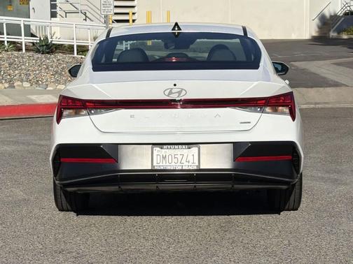 2025 Hyundai ELANTRA HEV Limited