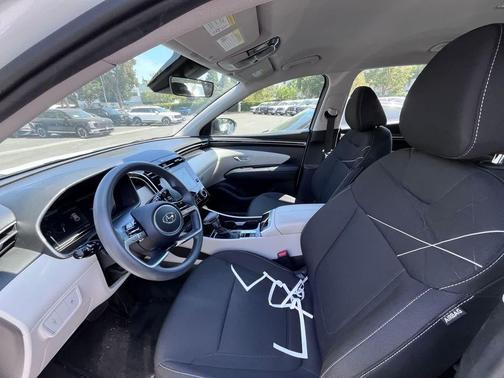 2023 Hyundai TUCSON SE