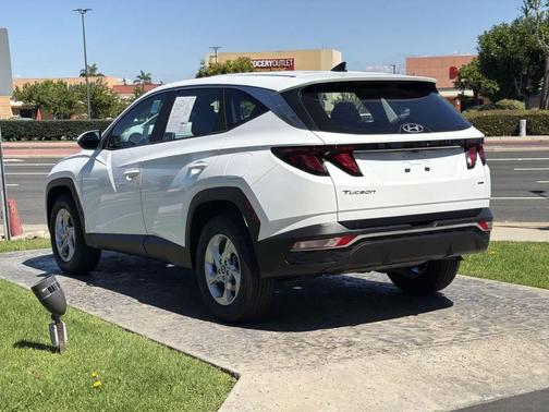 2023 Hyundai TUCSON SE