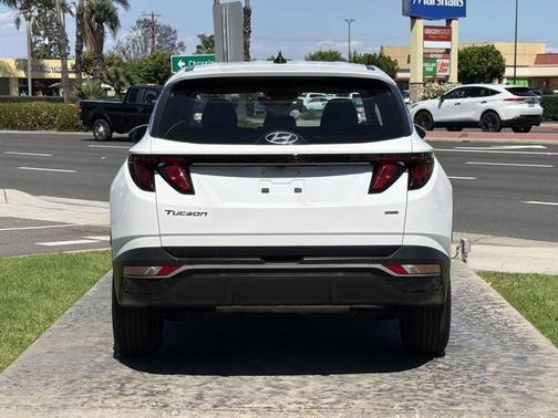 2023 Hyundai TUCSON SE