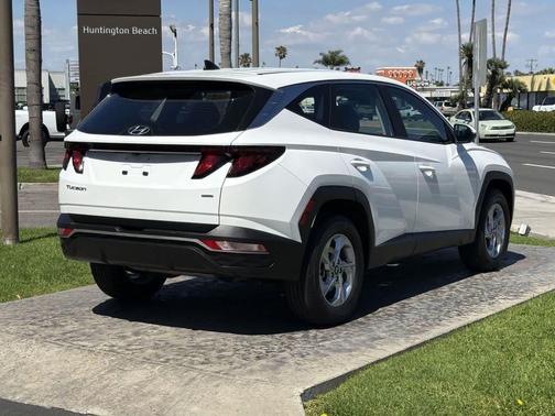 2023 Hyundai TUCSON SE