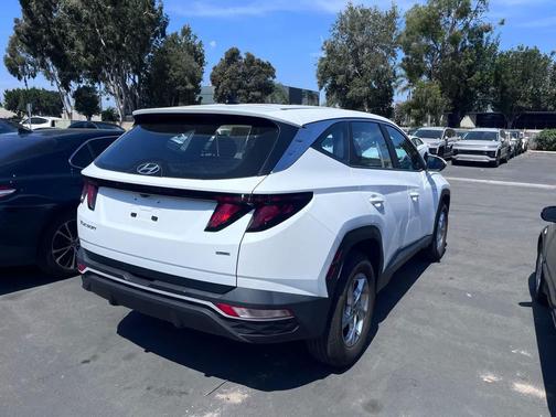 2023 Hyundai TUCSON SE