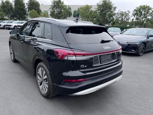 Mythos Black Metallic 2023 Audi Q4 e-tron Premium Plus 40 RWD