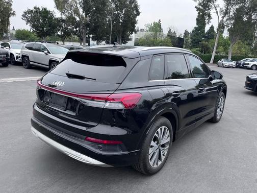 Mythos Black Metallic 2023 Audi Q4 e-tron Premium Plus 40 RWD