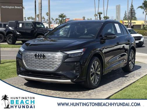 Mythos Black Metallic 2023 Audi Q4 e-tron Premium Plus 40 RWD