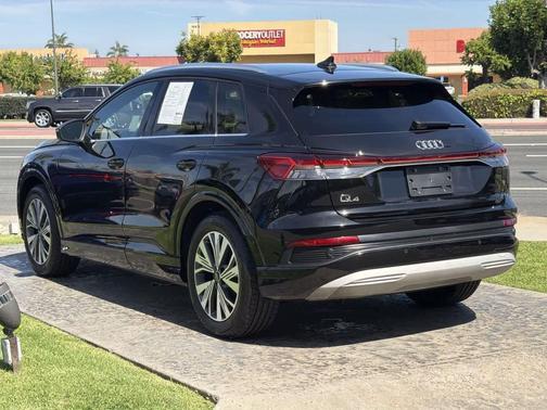 Mythos Black Metallic 2023 Audi Q4 e-tron Premium Plus 40 RWD