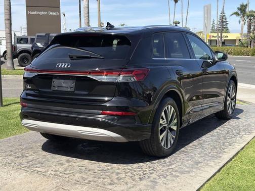 Mythos Black Metallic 2023 Audi Q4 e-tron Premium Plus 40 RWD