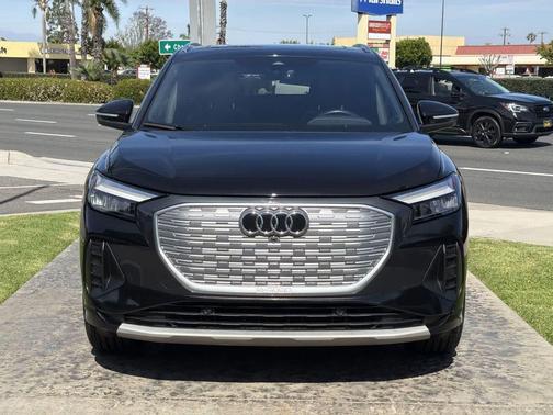 Mythos Black Metallic 2023 Audi Q4 e-tron Premium Plus 40 RWD