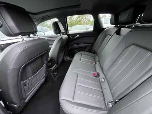 Mythos Black Metallic 2023 Audi Q4 e-tron Premium Plus 40 RWD