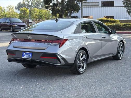 2025 Hyundai ELANTRA HEV SEL Sport