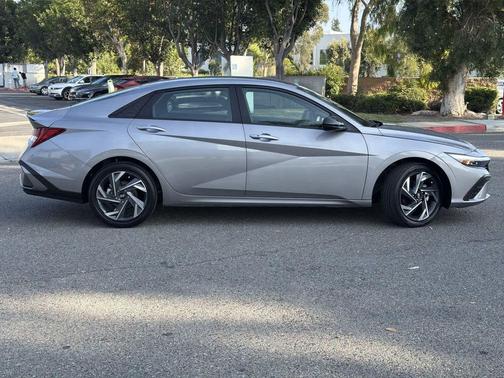 2025 Hyundai ELANTRA HEV SEL Sport