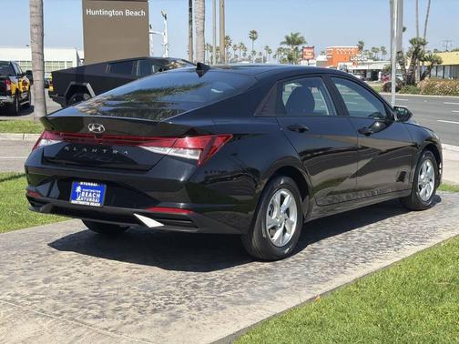 2023 Hyundai ELANTRA SE