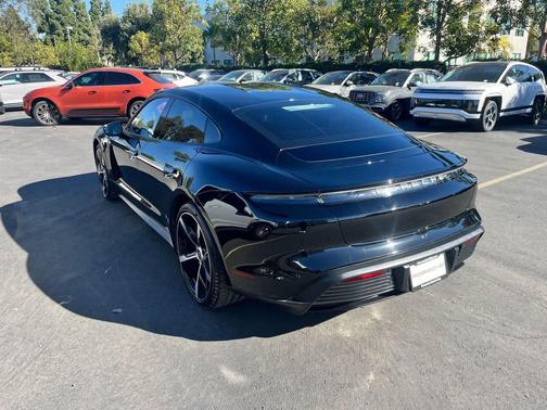 2022 Porsche Taycan 