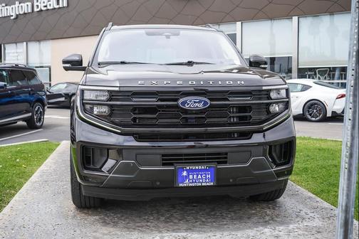 Agate Black Metallic 2025 Ford Expedition Active