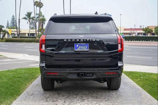 Agate Black Metallic 2025 Ford Expedition Active