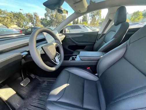 2026 Tesla Model Y Premium Rear-Wheel Drive