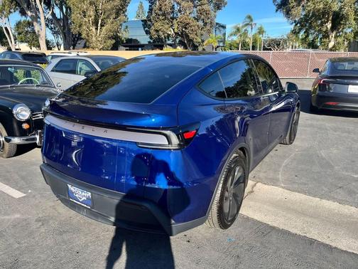 2026 Tesla Model Y Premium Rear-Wheel Drive