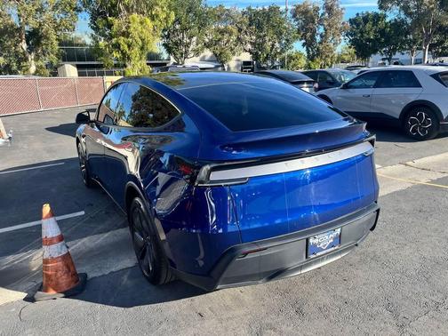 2026 Tesla Model Y Premium Rear-Wheel Drive