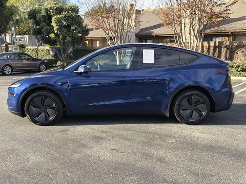 2026 Tesla Model Y Premium Rear-Wheel Drive