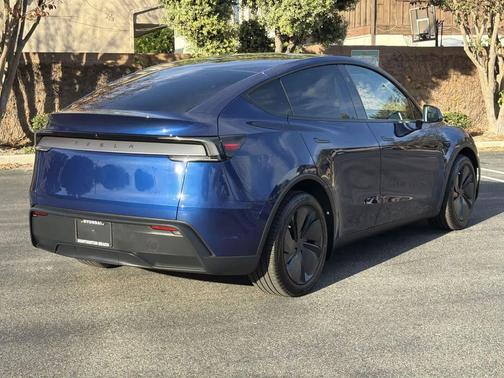 2026 Tesla Model Y Premium Rear-Wheel Drive