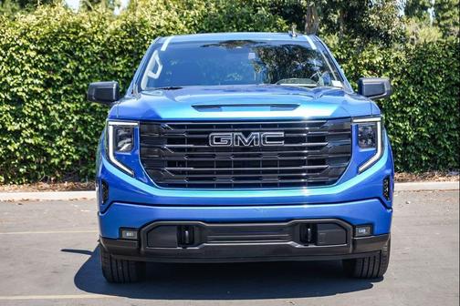 Dynamic Blue Metallic 2022 GMC Sierra 1500 Elevation