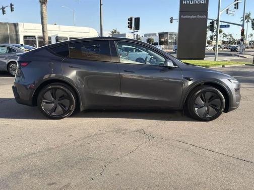 2026 Tesla Model Y Long Range Dual Motor All-Wheel Drive