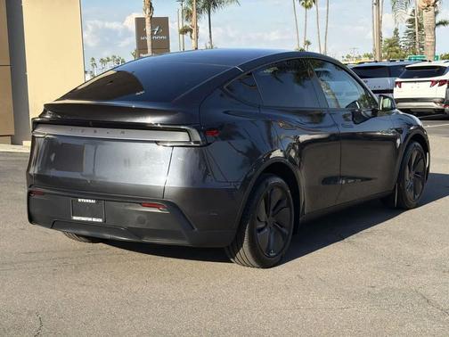 2026 Tesla Model Y Long Range Dual Motor All-Wheel Drive
