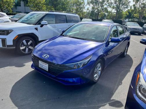 2023 Hyundai ELANTRA SE