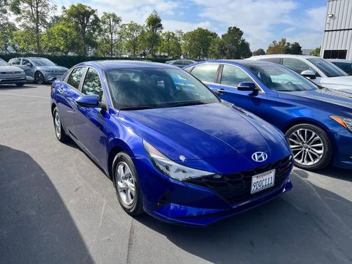 2023 Hyundai ELANTRA SE