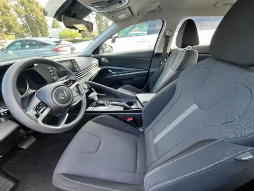 2023 Hyundai ELANTRA SE