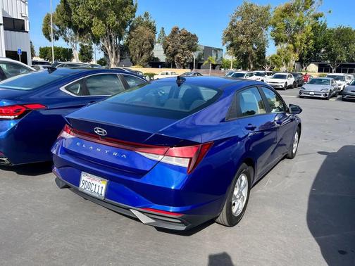 2023 Hyundai ELANTRA SE